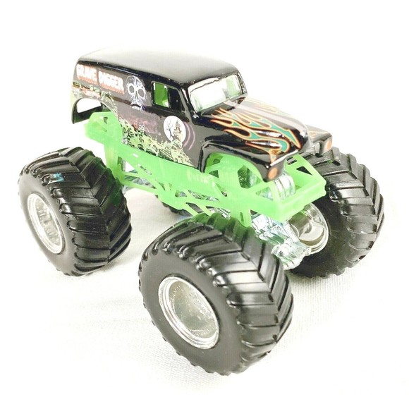Hot Wheels Monster Jam Grave Digger 1:64 Diecast - Picture 2 of 4
